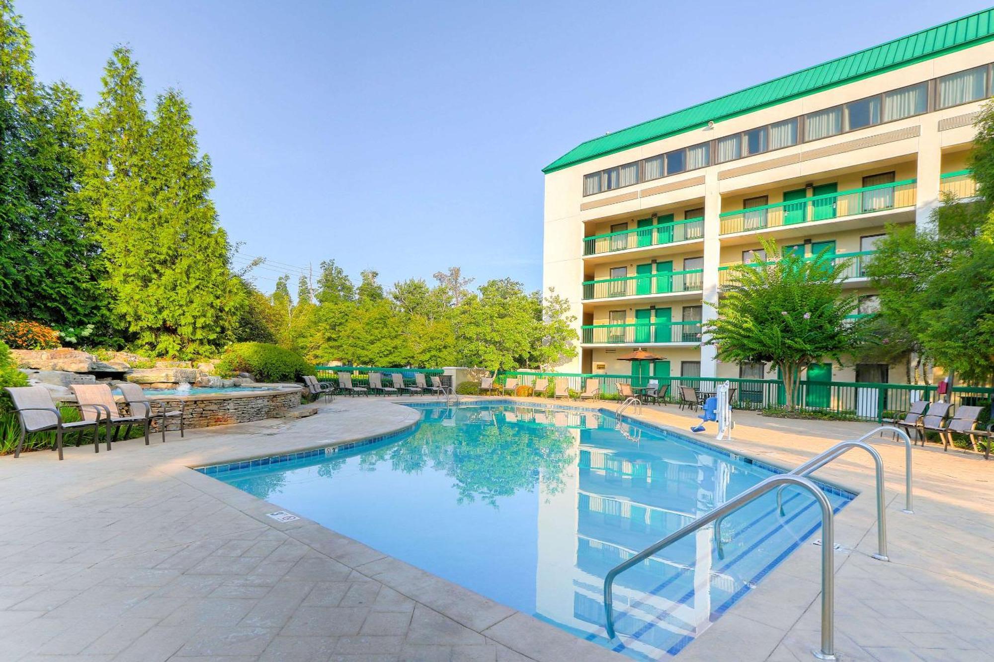 Quality Inn Near The Island Pigeon Forge Extérieur photo