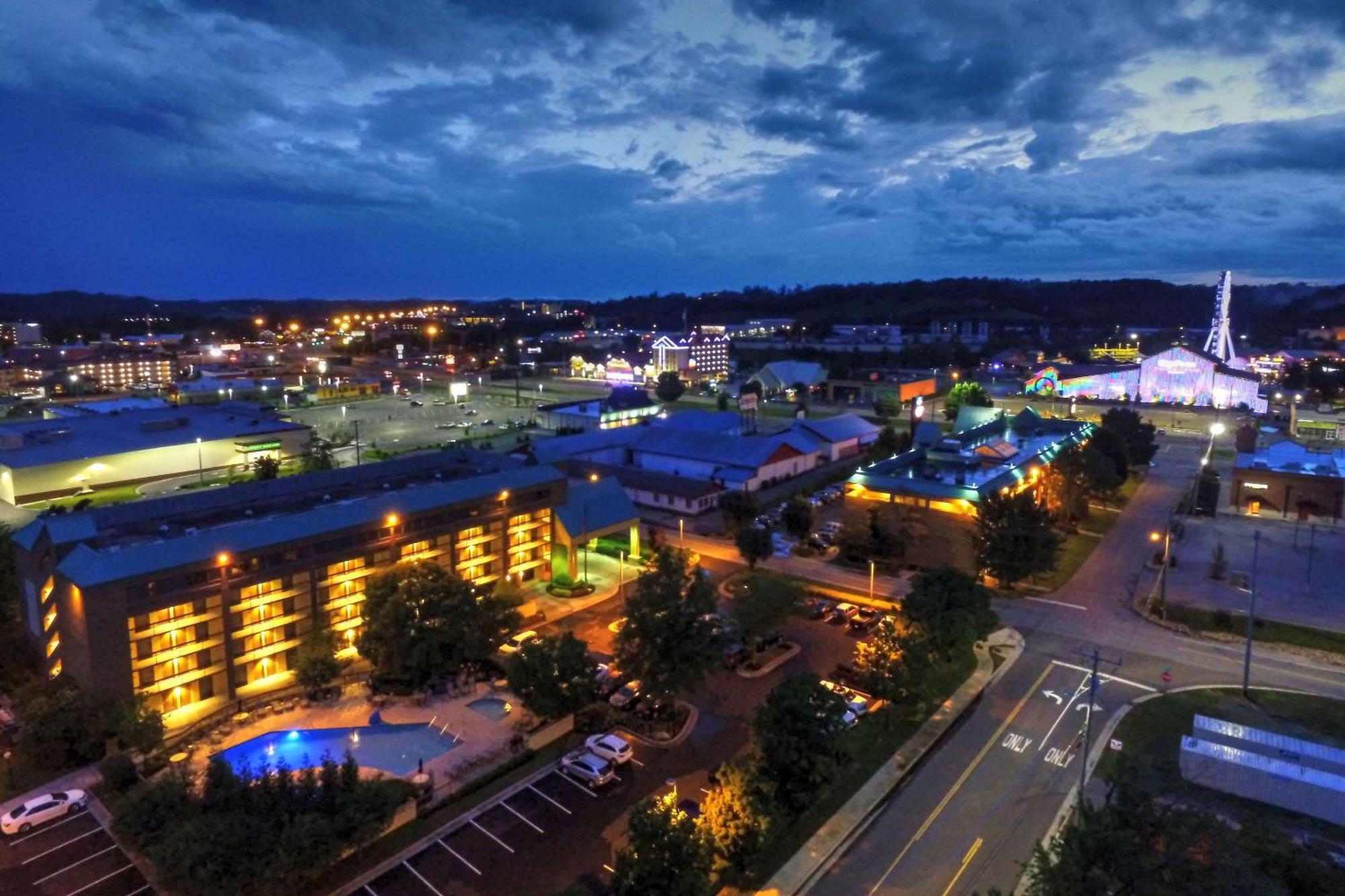 Quality Inn Near The Island Pigeon Forge Extérieur photo