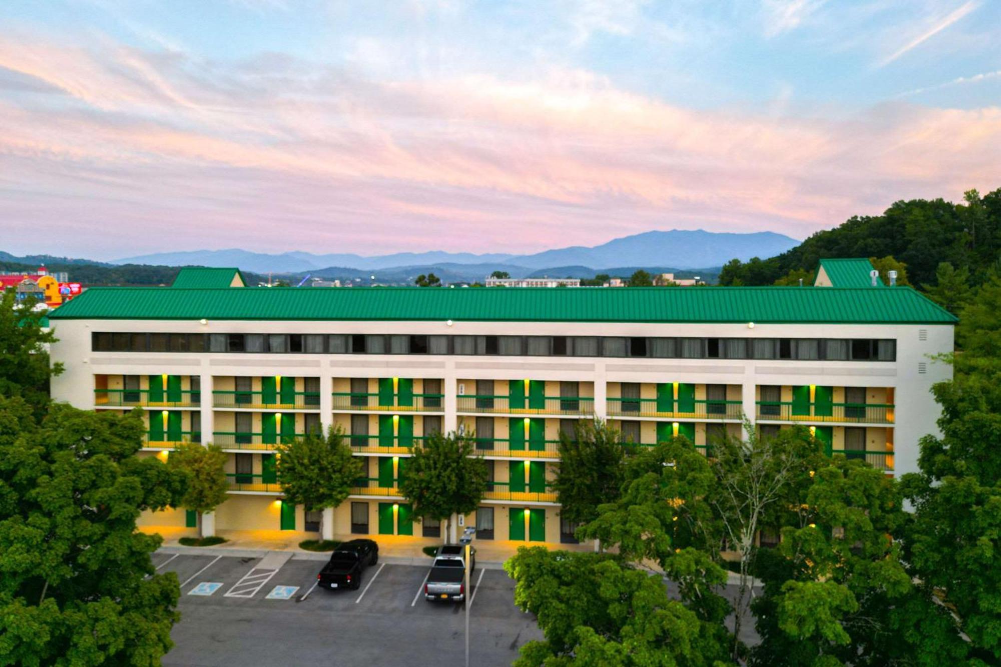 Quality Inn Near The Island Pigeon Forge Extérieur photo