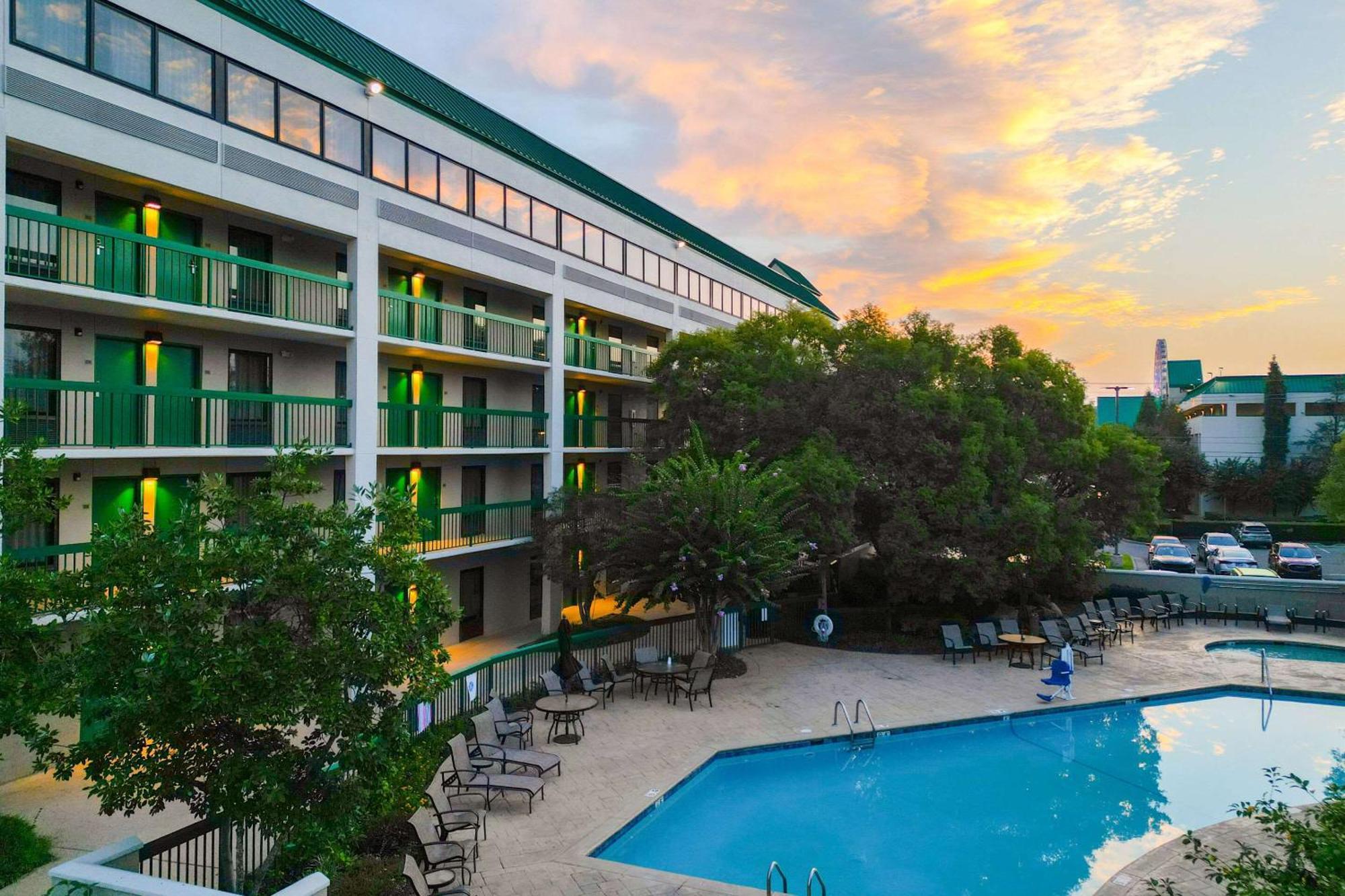 Quality Inn Near The Island Pigeon Forge Extérieur photo