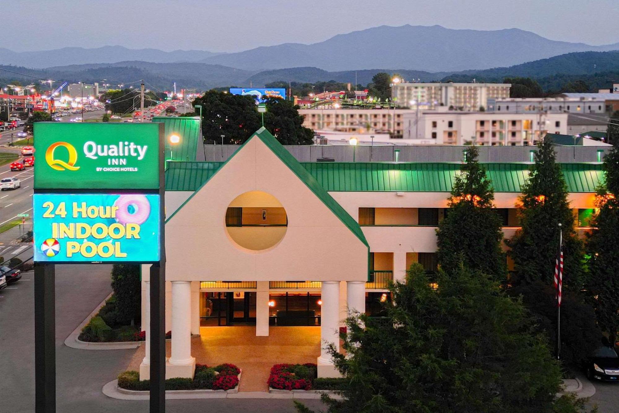 Quality Inn Near The Island Pigeon Forge Extérieur photo